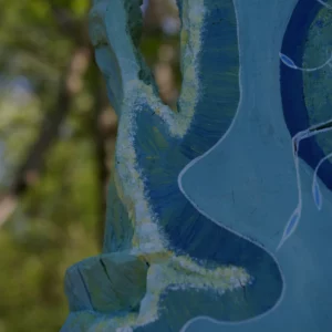 gros plan totem bleu